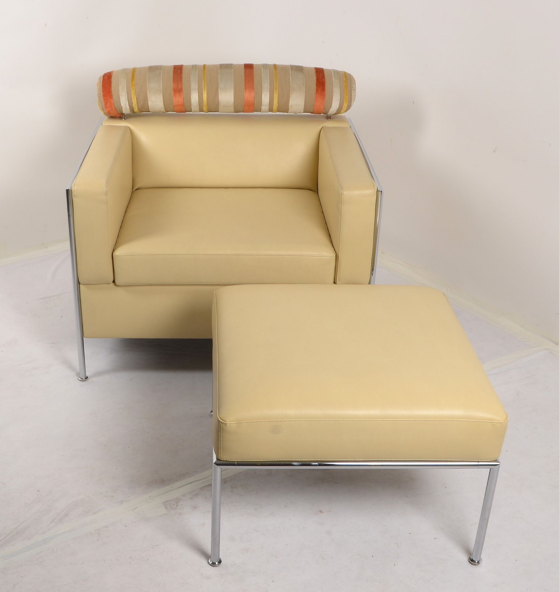 COR Freiraum Einrichtungen, Designer-Sessel mit Fusshocker, verchromtes Stahlrohrgestell, beigefarbe - Image 2 of 3