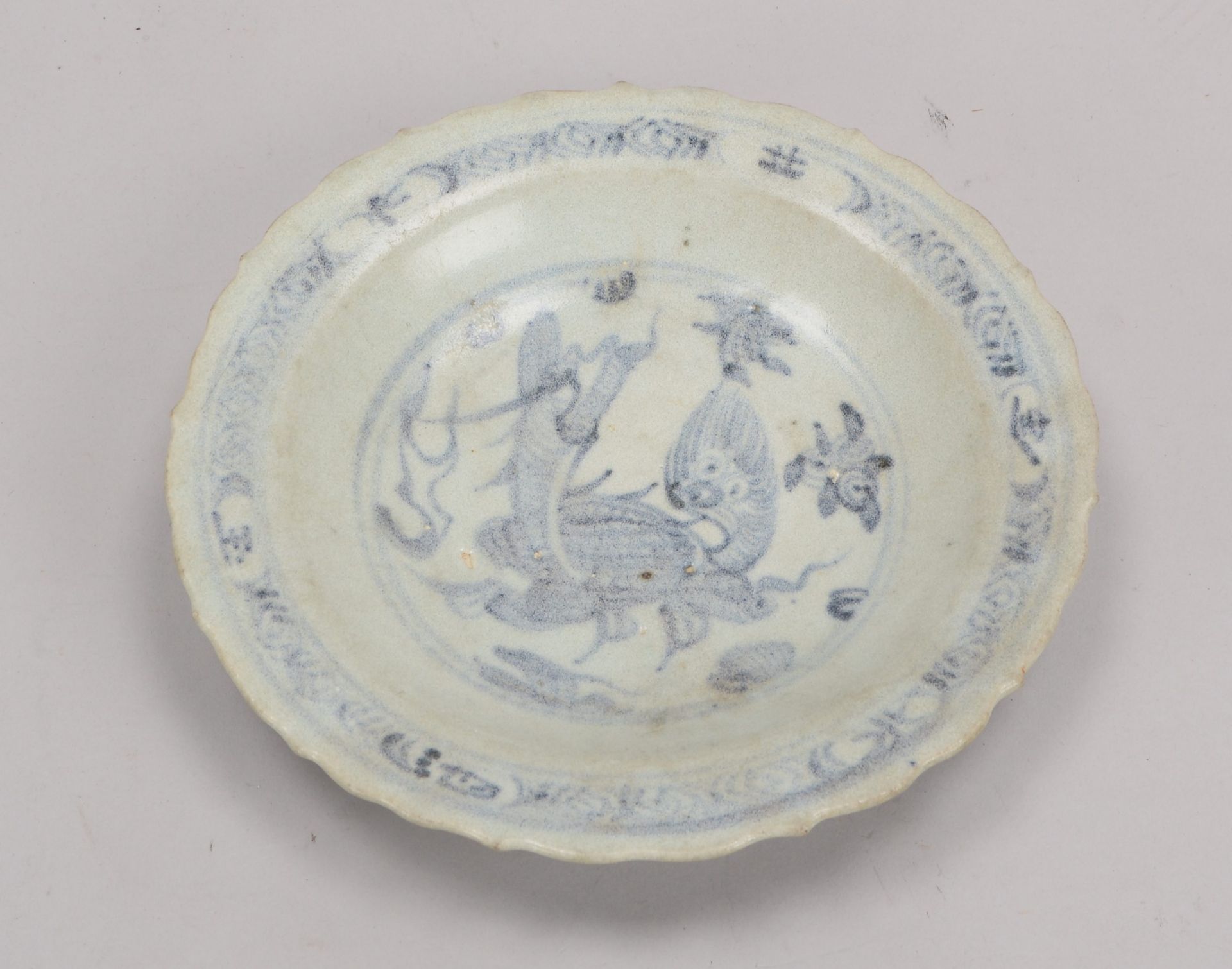 Teller (China, wohl Ming-Dynastie), mit Unterglasurmalerei in Blau; Durchmesser &Oslash; 19,5 cm