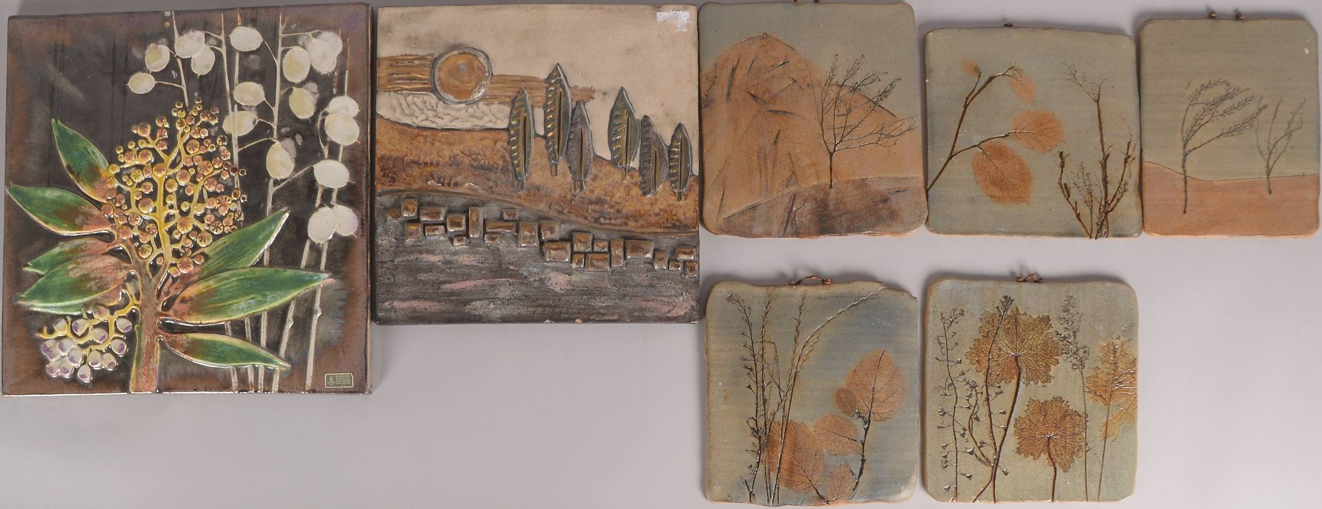 Konvolut Künstler-Keramikplatten, Wandplatten, verschiedene Größen und Ausführungen, 7 Stück; Maße 2