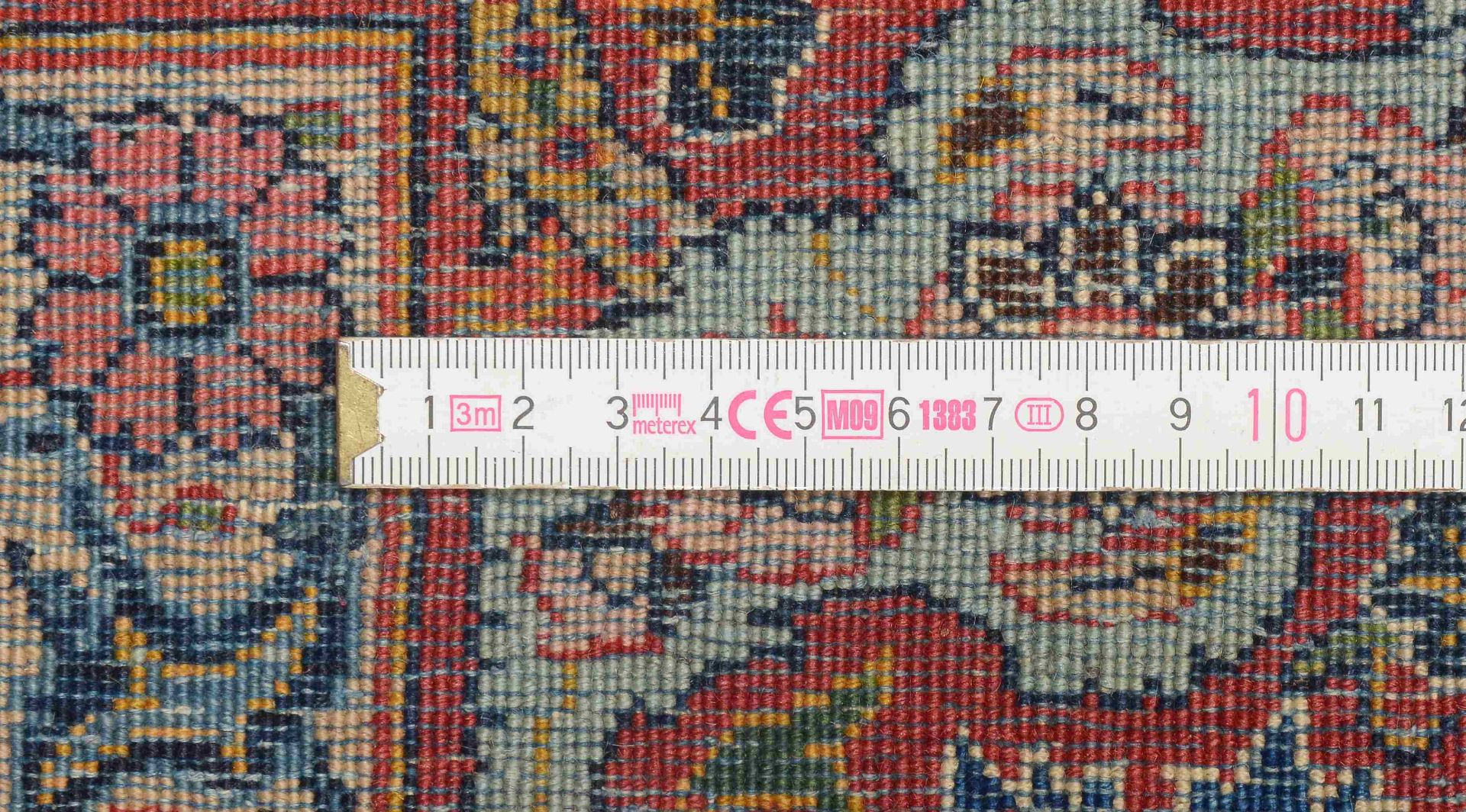 Antiker Keshan, mit Seidenanteilen, sehr feine Knüpfung; Maße 305 x 210 cm (mit Gebrauchssspuren/Abl - Bild 4 aus 4