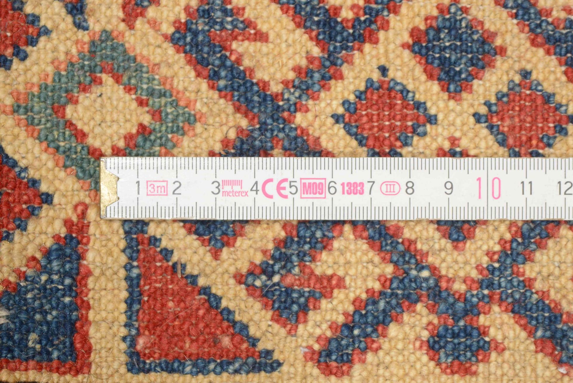 Ziegler, Wolle auf Wolle, Pflanzenfarben, mit kaukasischen Motiven, legefertig; Maße 187 x 131 cm  - Bild 3 aus 4