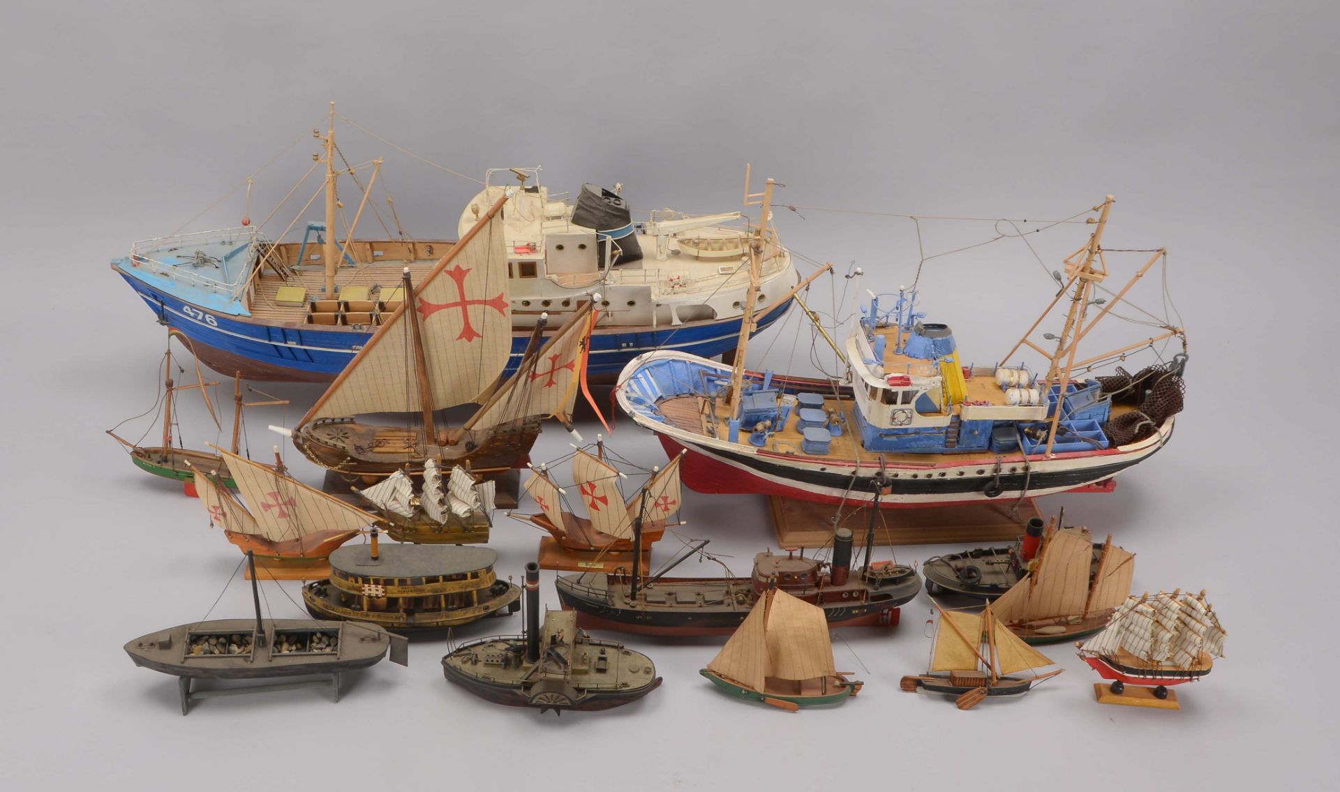 Konvolut Modellschiffe, 18 St&uuml;ck - Restaurationsobjekte; L&auml;nge bis 80 cm