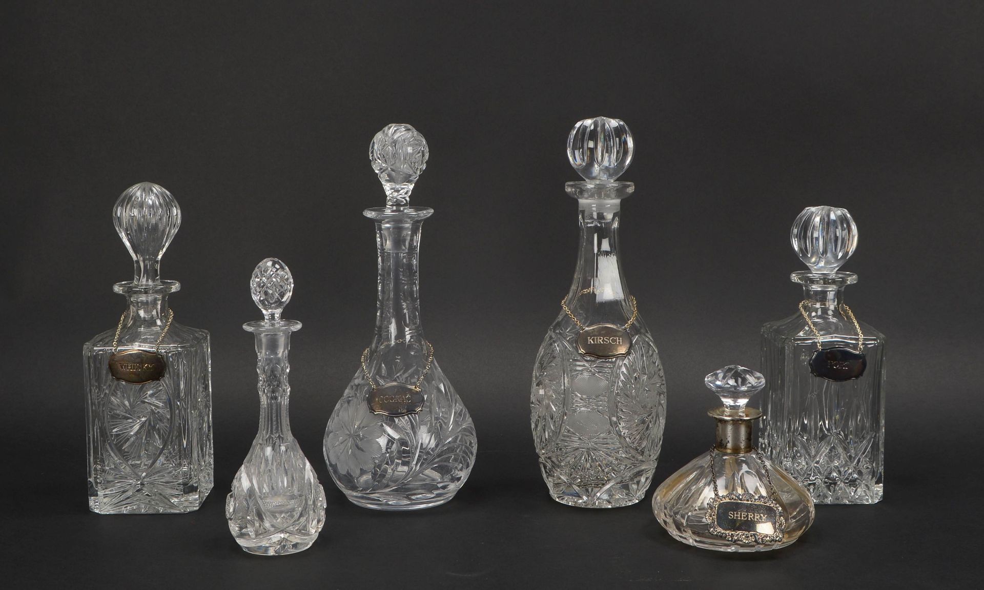 Konvolut Glaskaraffen, geschliffenes Glas, verschiedene Ausf&uuml;hrungen, 6 St&uuml;ck: 1x mit 800