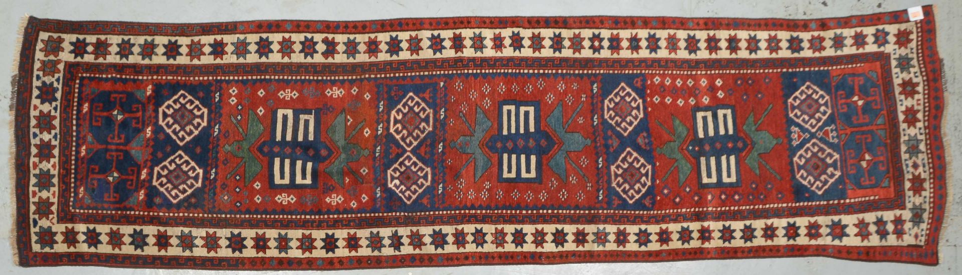 Kaukasische Galerie, antik, Wolle auf Wolle, kontrastreiche Pflanzenfarben, neu festoniert, Flor in  - Bild 2 aus 4