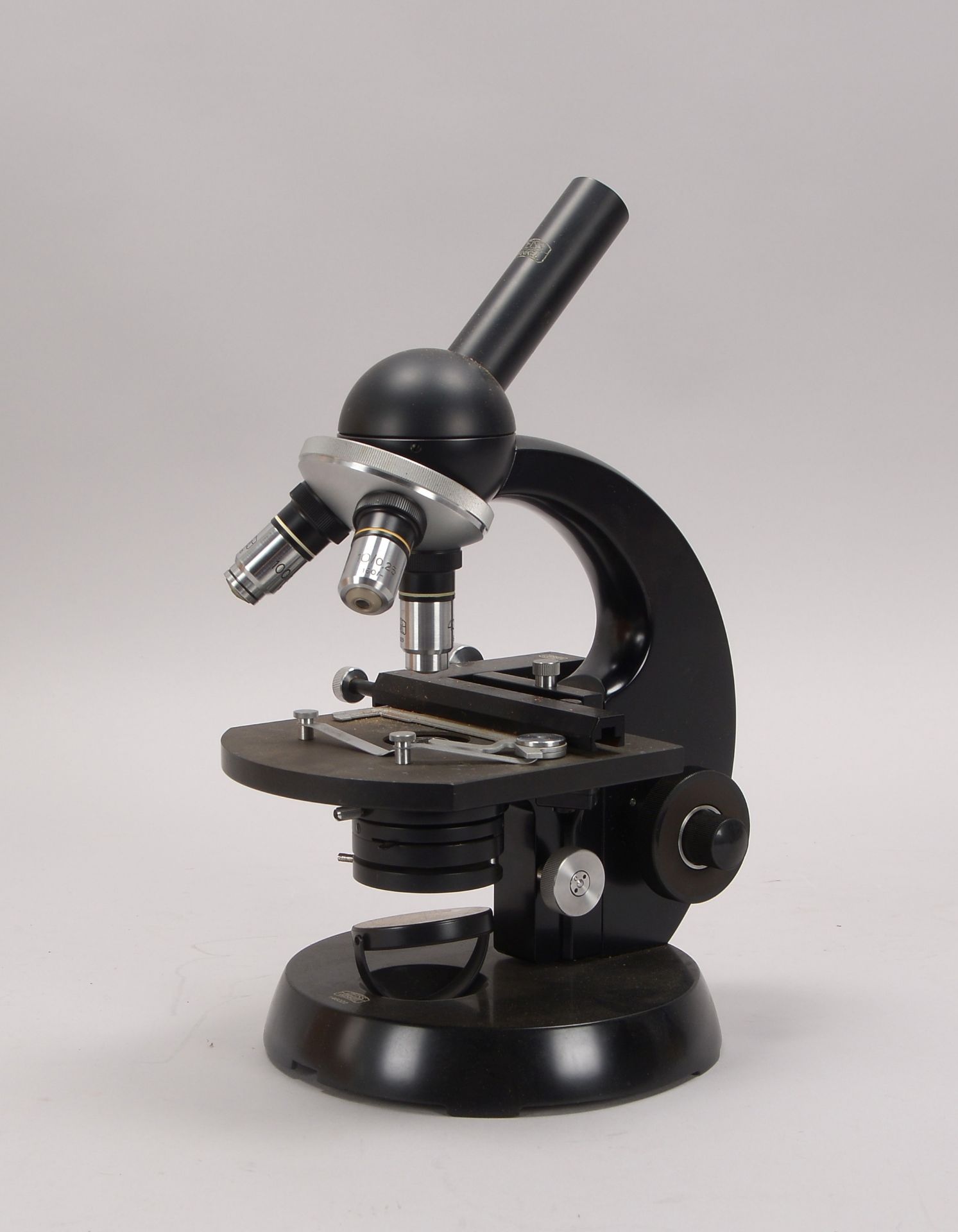Mikroskop, Zeiss 'Winkel', Nr. '233975', mit verschiedenen Okularen, in Holzkiste - Schlüssel anbei; - Bild 3 aus 3