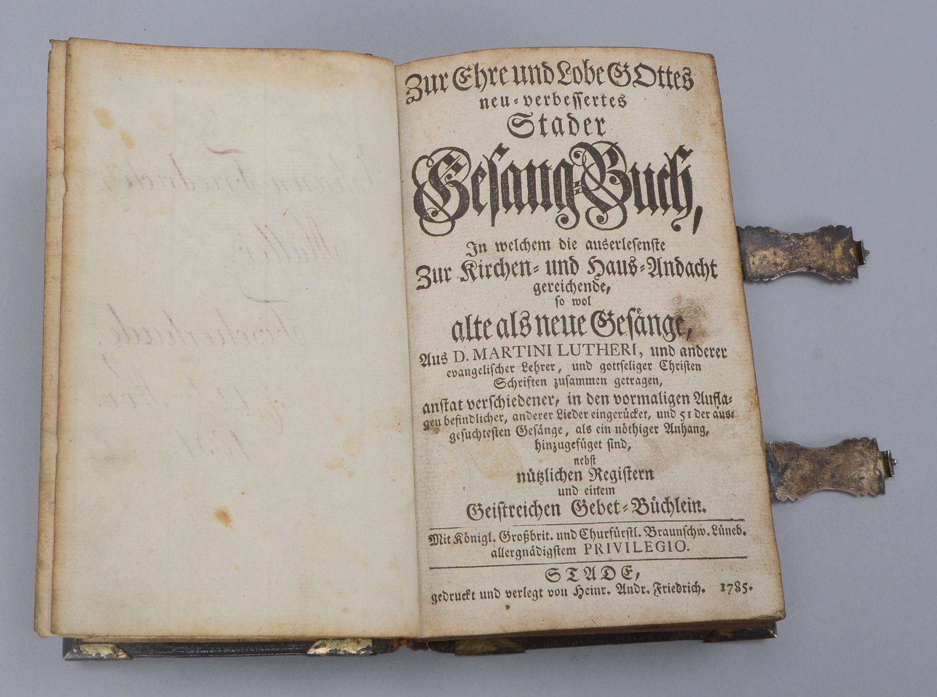 Altes Gesangbuch (Stade: Heinrich Andreas Friedrich, 1785), Band mit schwarzem Ledereinband, gepr&au