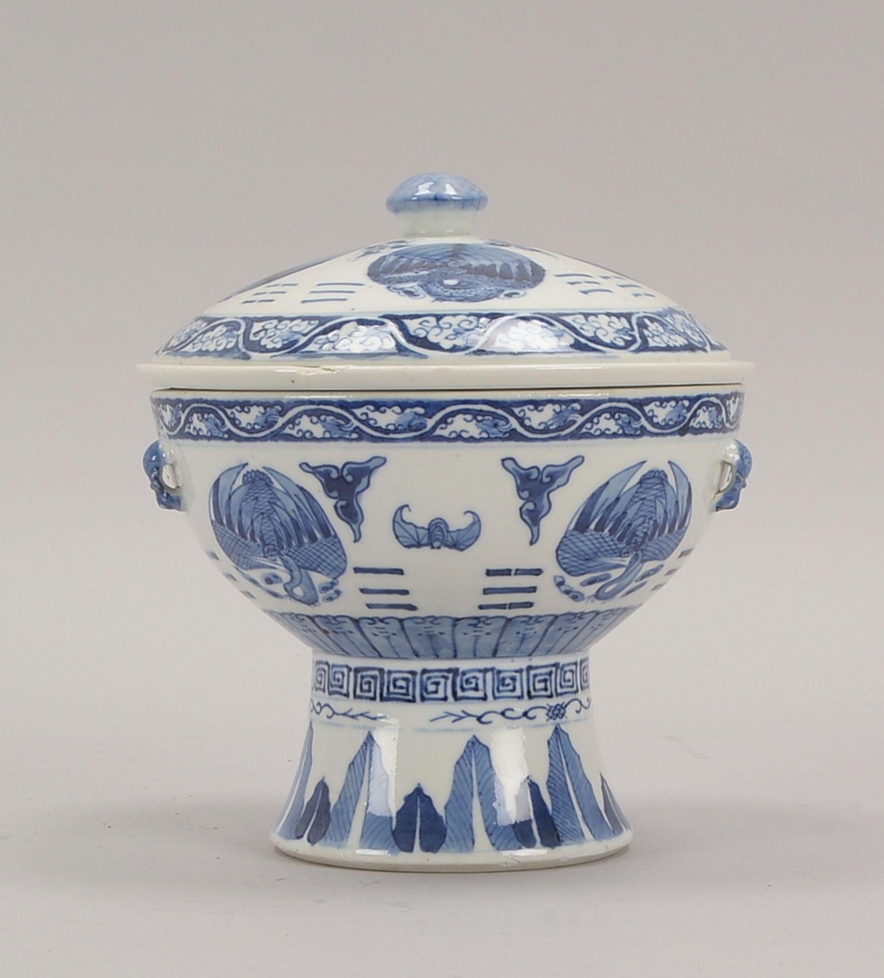 Porzellan-Deckelgefäß, China, 19. Jahrhundert/Qing-Periode, Gefäß mit Porzellan-Einsatz( mit Chip u.