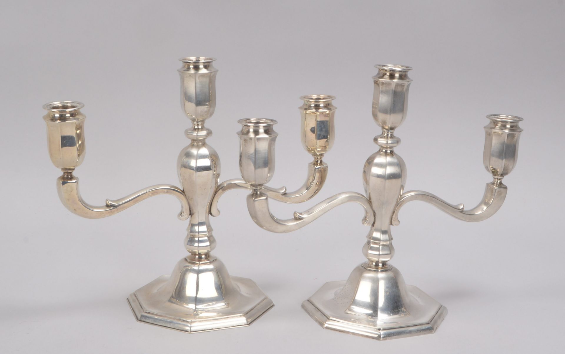Wilkens, Paar Tischkerzenleuchter, 830 Silber (nicht gef&uuml;llt), 3-flammig, Modellnr. &#039;7681&