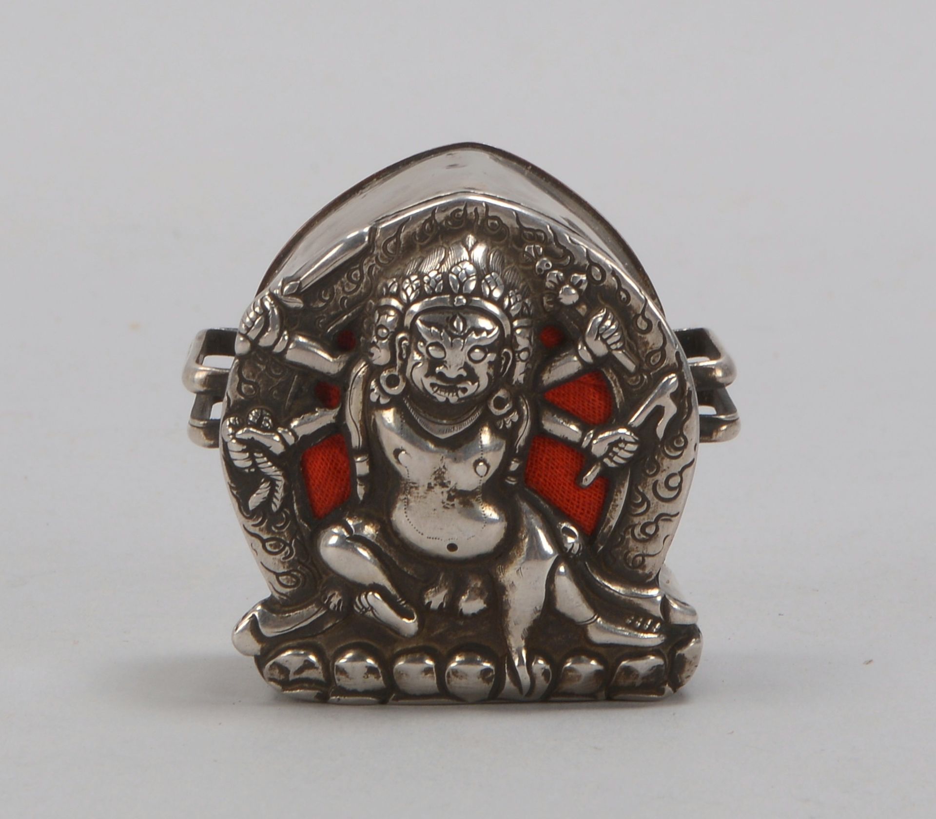Amulettk&auml;stchen/&#039;Gau&#039; (Tibet), Silberk&auml;stchen mit Reliefdekor, &#039;Vierarmige