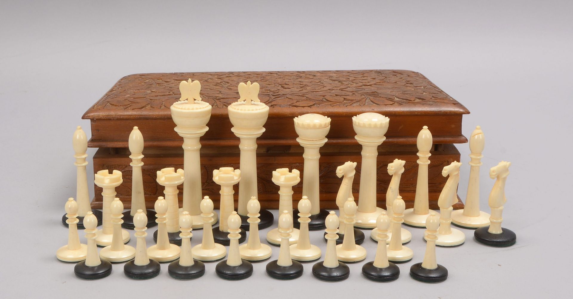 Satz Schachfiguren, Bein, 32-teilig/vollst&auml;ndig, H&ouml;he &#039;K&ouml;nig&#039; 11,5 cm; Figu