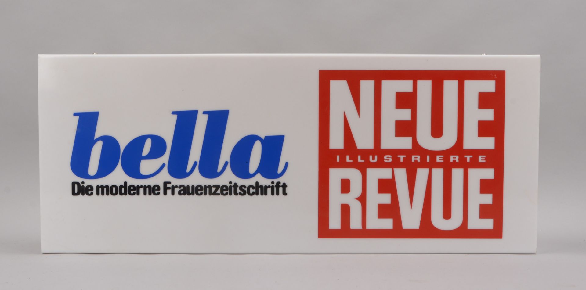 Leuchtreklame, &#039;Neue Revue/bella&#039;, Kunststoff bedruckt; Ma&szlig;e 40 x 100 cm