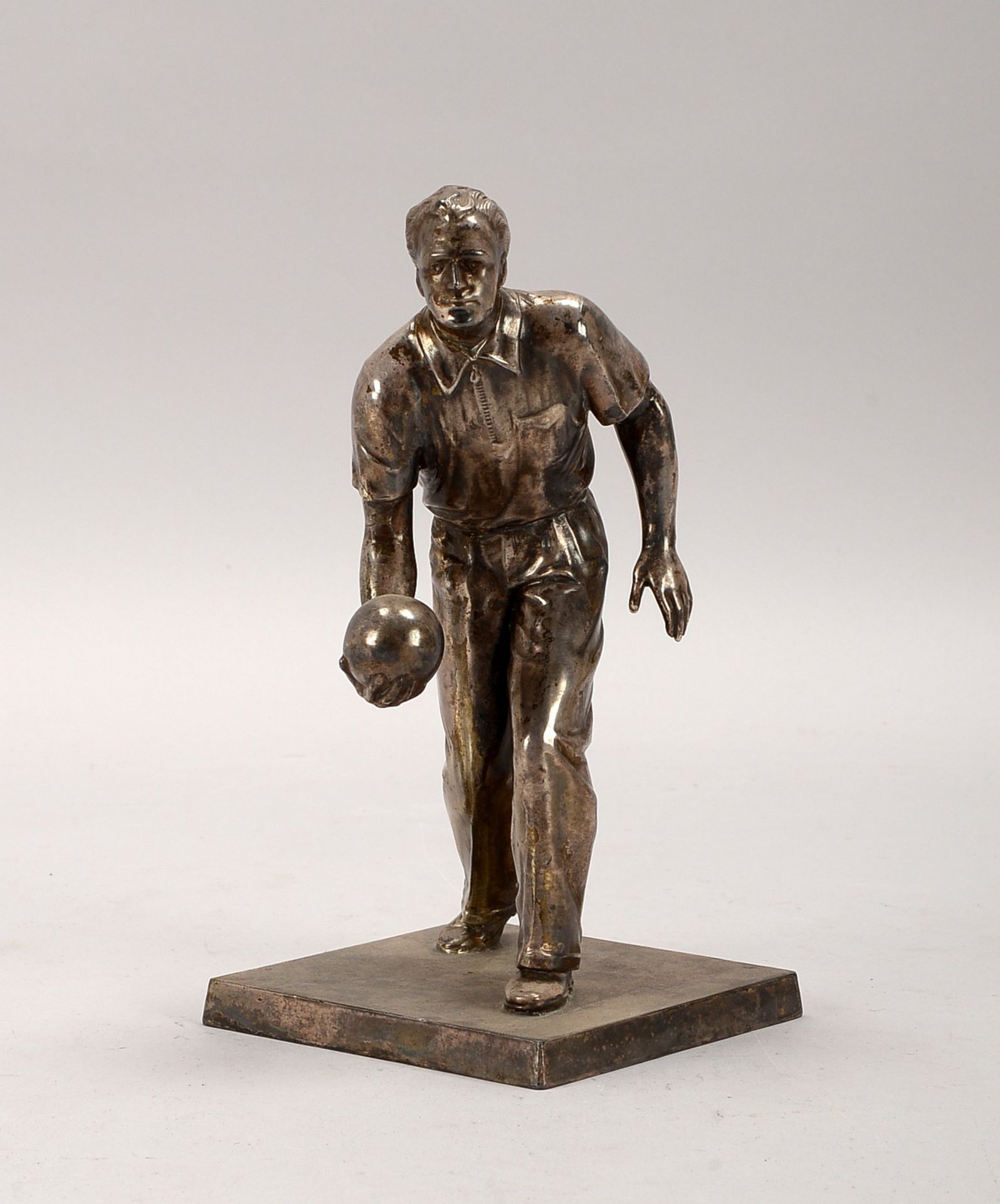 Skulptur, 'Kegler', Messing versilbert, unsigniert; Höhe 23 cm