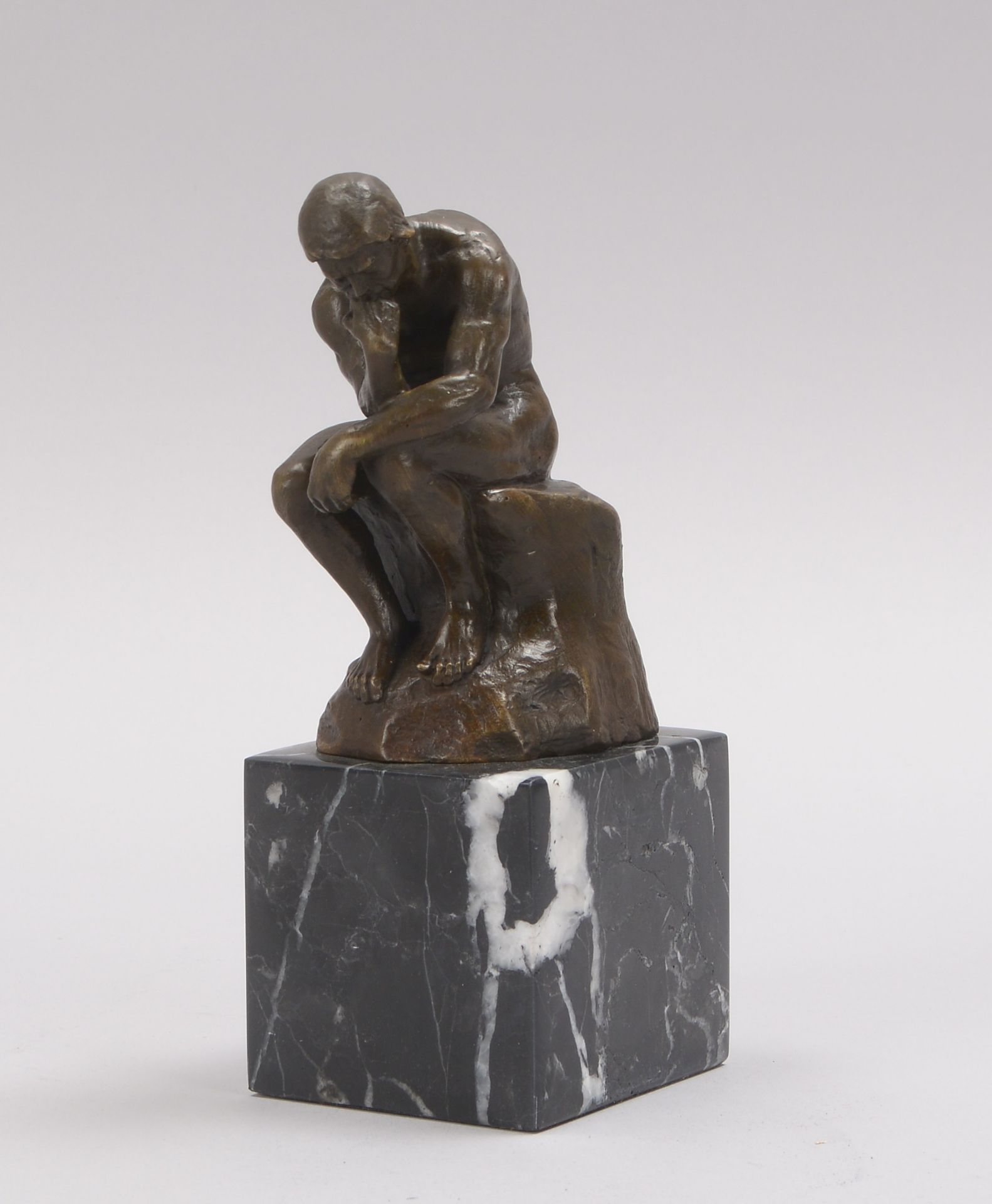 Bronzeskulptur (nach Auguste Rodin), &#039;Der Denker&#039;, signiert, Figur mit Gie&szlig;erpfennig