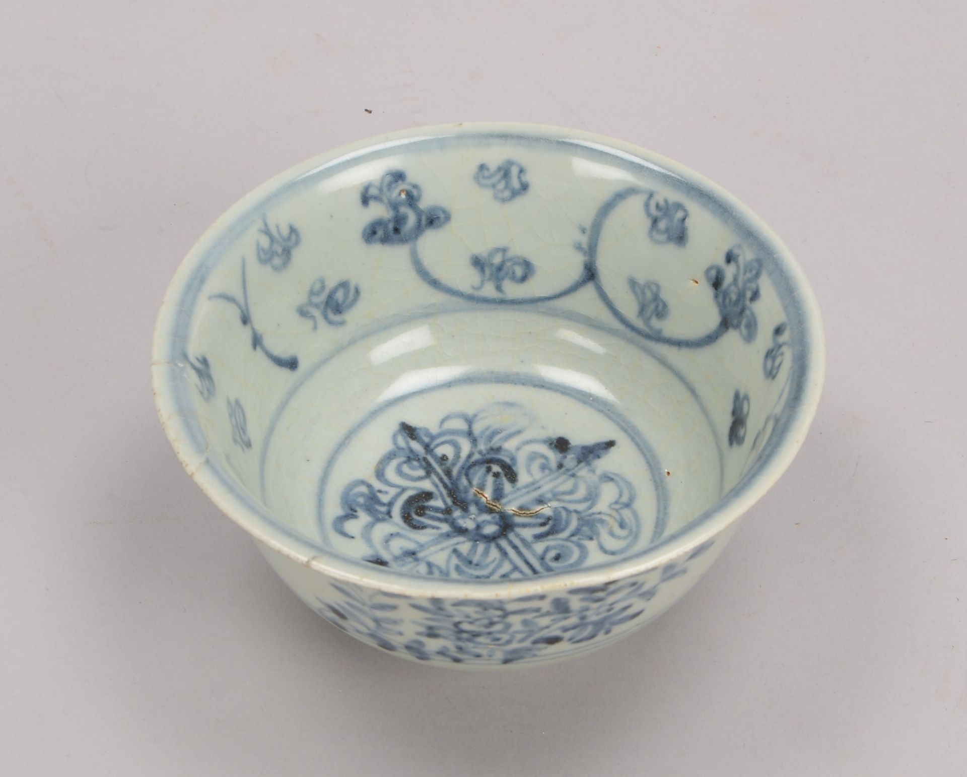 Schale (China, wohl Ming-Dynastie), mit Unterglasurmalerei in Blau; H&ouml;he 7 cm, Durchmesser &Osl - Image 2 of 2