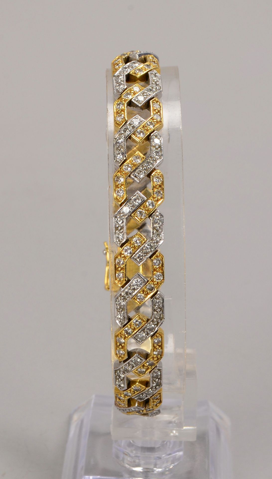 Armband, 750 GG/WG (gestempelt), mit 192-fachem Brillantbesatz/zusammen ca. 4,63 ct, Farbe Wei&szlig - Image 2 of 2