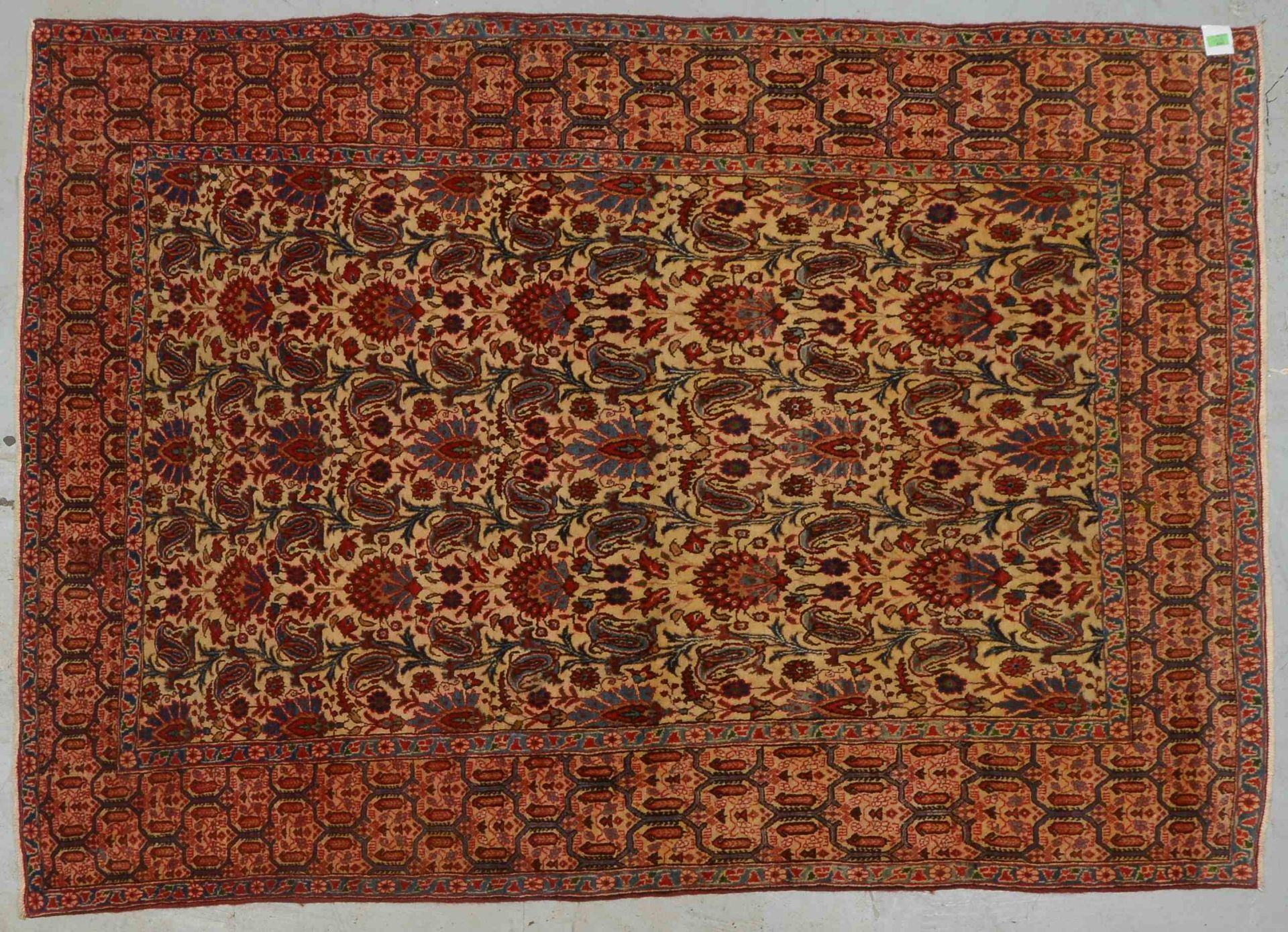 Orientteppich (Isfahan - ?), sehr feine Knüpfung, Pflanzenfarben, hellgrundig, mit Botehs und Blüten