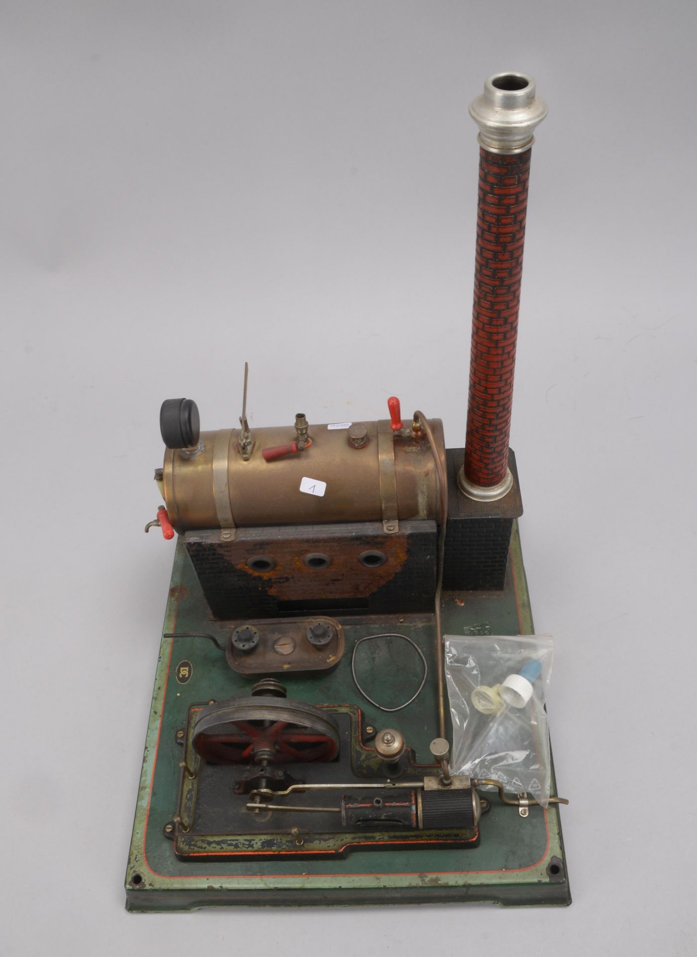 Altes Dampfmaschinenmodell, gemarkt &#039;Doll &amp; Cie.&#039;, mit Brenner und Zubeh&ouml;r - Image 2 of 2