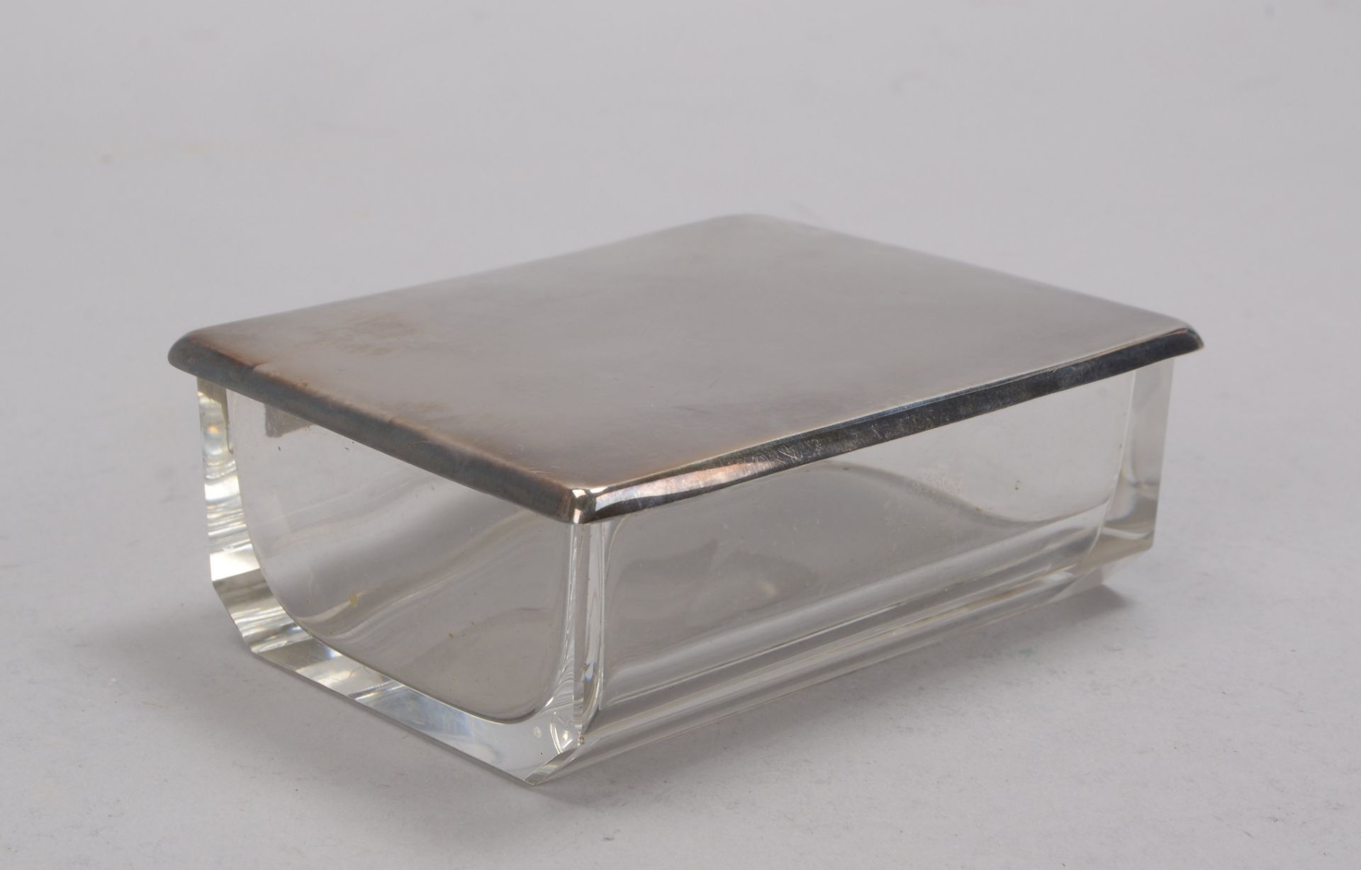 Glasschatulle, mit 835 Silberdeckel (punziert &#039;Halbmond &amp; Krone&#039;); Ma&szlig;e 11,5 x 9