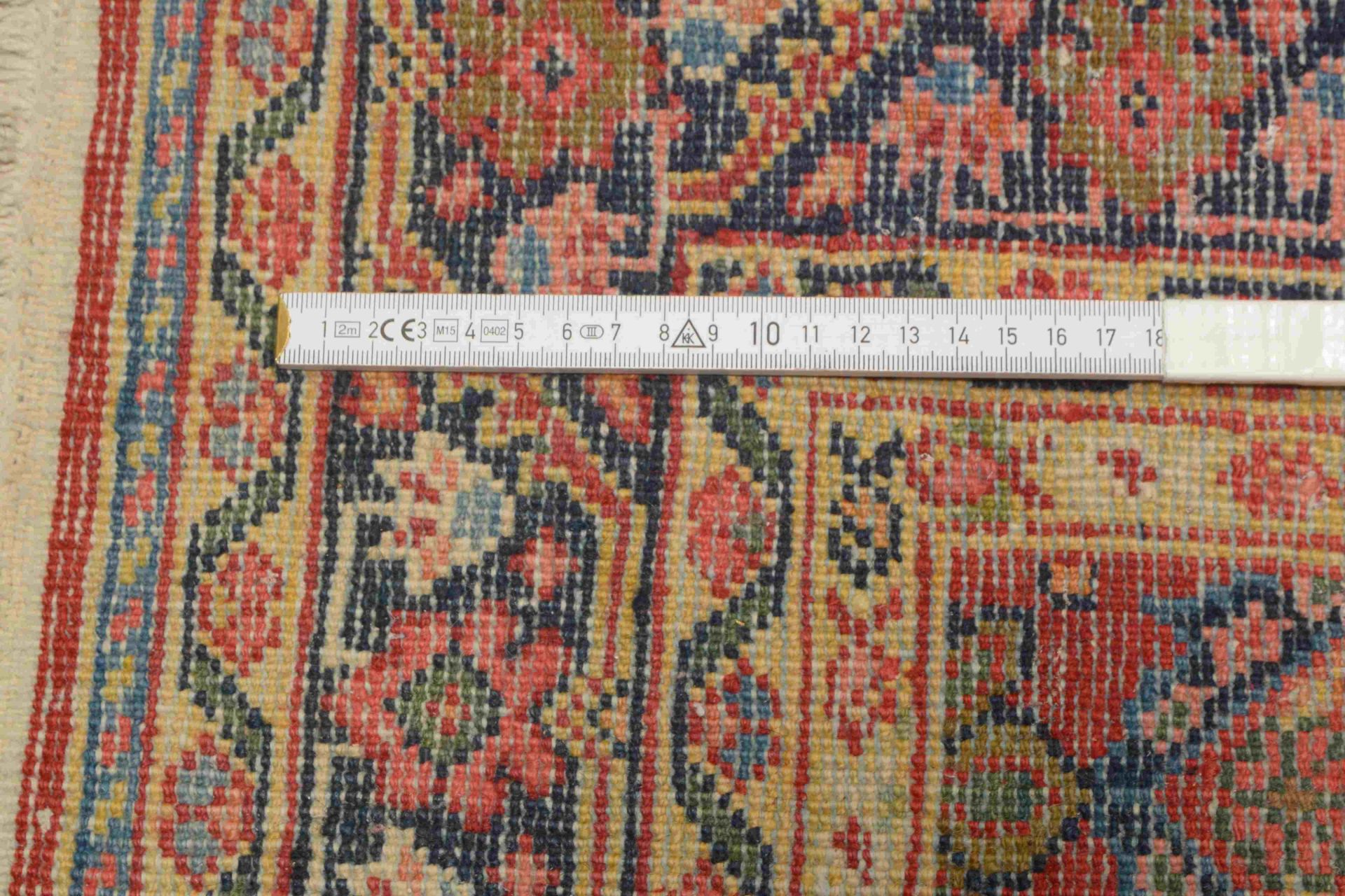Orientteppich, insgesamt gleichm&auml;&szlig;iger Flor; Ma&szlig;e 220 x 140 cm (mit einigen Spuren - Image 2 of 2