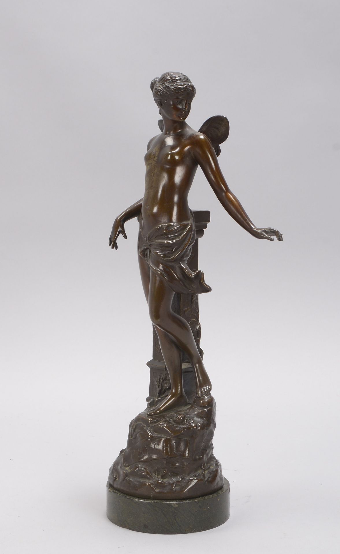 Skulptur, 'Psyche', Figur mit bronzierter Metallummantelung, signiert 'A. Mayer', auf Marmorsockel;  - Bild 2 aus 2