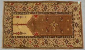Orientteppich (Provinz Tuduk/Anatolien), antik, Wolle auf Wolle, hellgrundig mit kamelbraunem Mittel