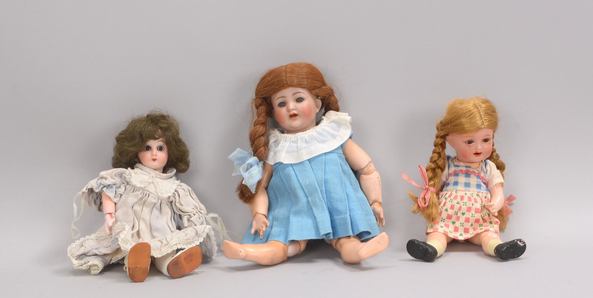 Konvolut alter Puppen, verschiedene Hersteller (Heubach-K&ouml;ppelsdorf, u.a.) jeweils mit Porzella