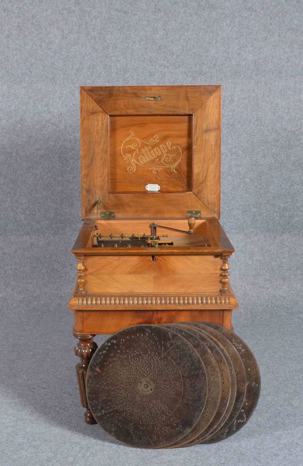 Polyphon/Lochplattenspieler, sogenannte &#039;Kalliope&#039; (um 1890/1900), mit Glockenspielwerk, N