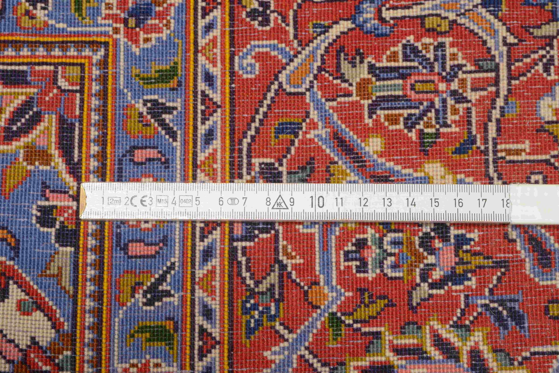 Keshan, feine feste Kn&uuml;pfung, signiert, Flor in gutem Zustand; Ma&szlig;e 223 x 144 cm - Image 2 of 4