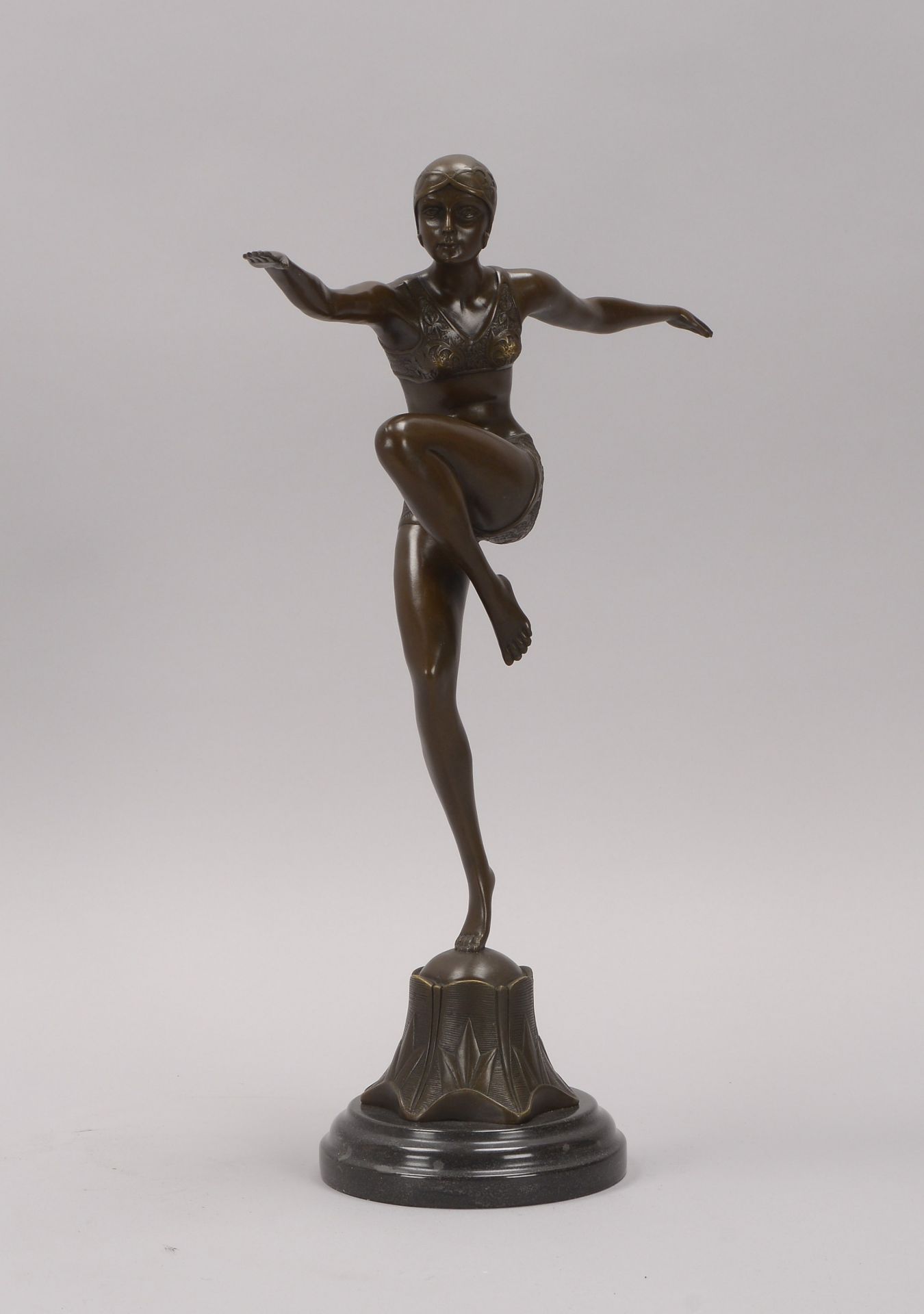 Bronzeskulptur (nach Ferdinand Preiss), &#039;Art d&eacute;co-T&auml;nzerin&#039;, Figur mit Gie&szl - Image 2 of 2