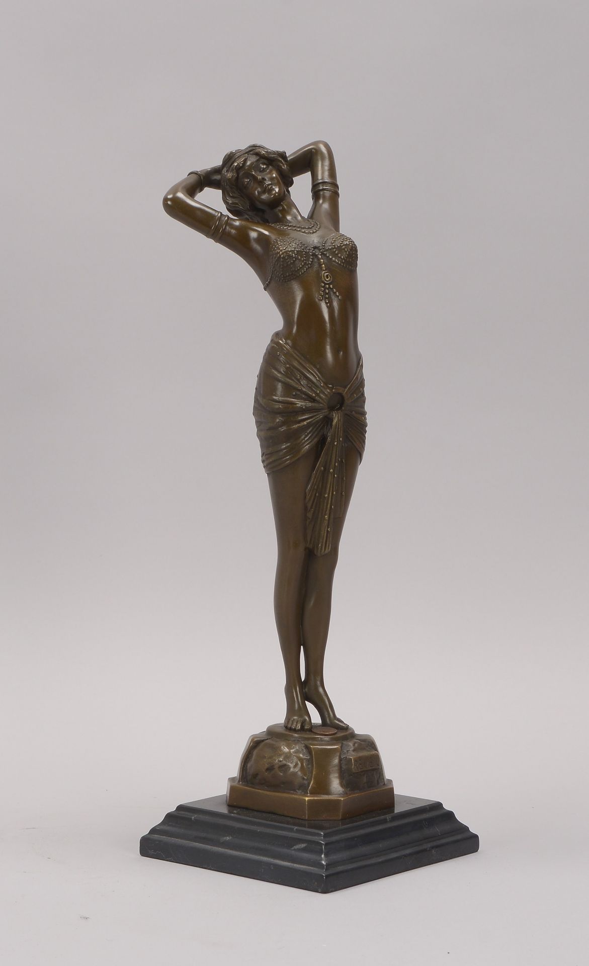 Bronzeskulptur (nach Philips), 'Reveil' - Art decó-Tänzerin, Figur mit Gießerpfennig, auf Marmorsock