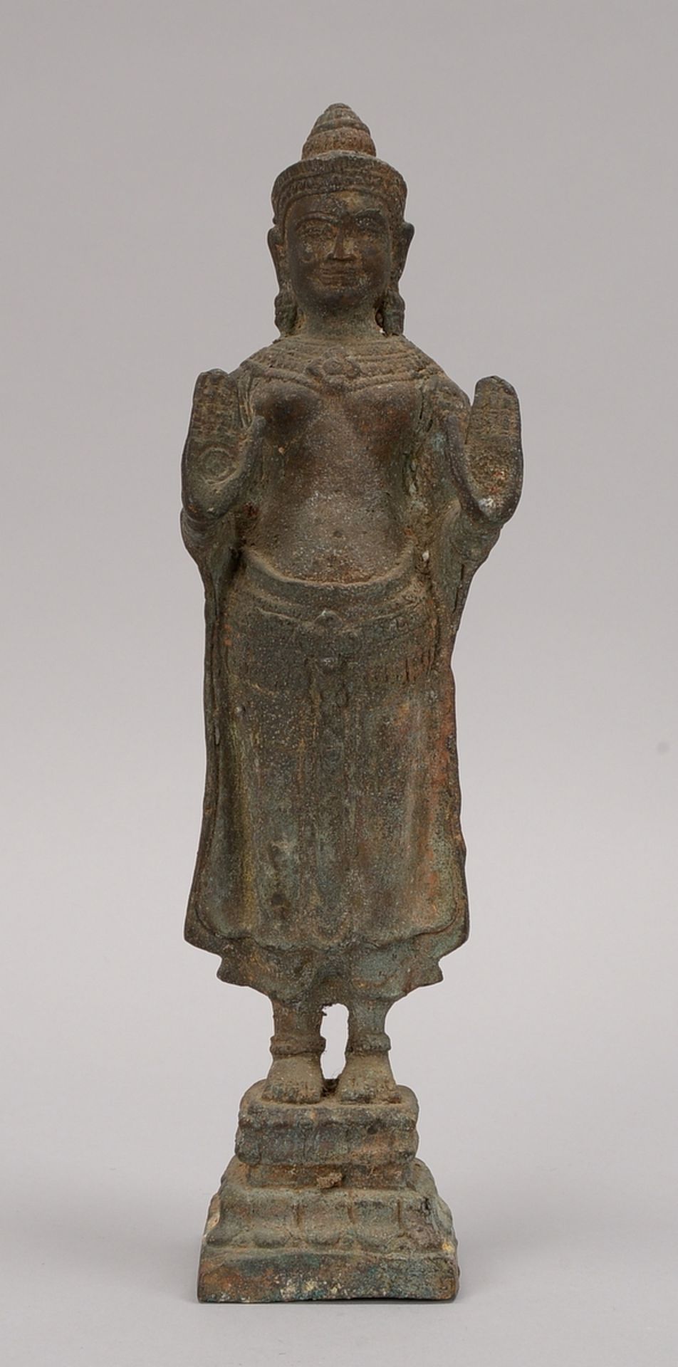 Buddha-Figur in Mudra-Haltung, wohl Thailand, Bronze-Hohlguss (mit Sand gef&uuml;llt), leicht patini