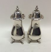 A pair of Edwardian silver peppers. Birmingham. Ap