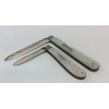 Two silver and MOP fruit knives. Approx. 41 grams.