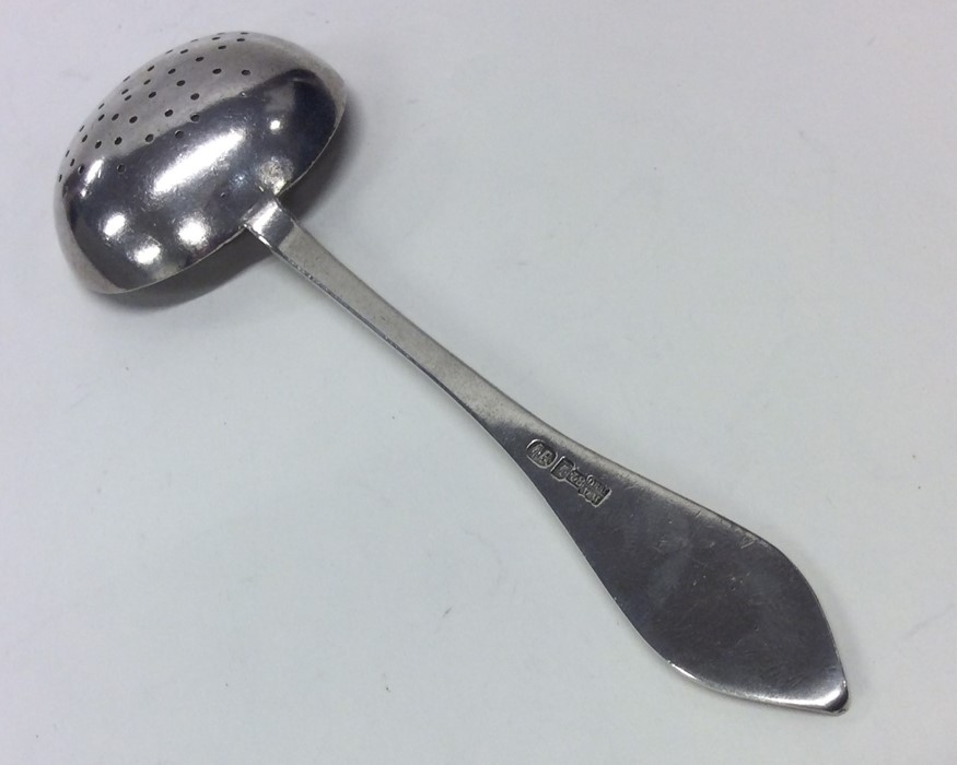 A good Russian tapering silver tea strainer. Marke - Image 2 of 2
