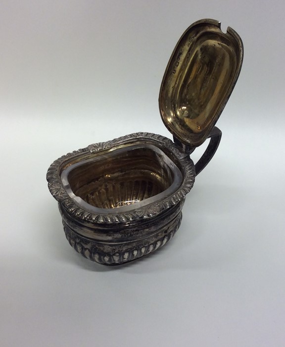 A heavy Edwardian silver mustard with hinged lid. - Image 2 of 2