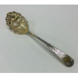 A good quality silver gilt berry sifter spoon. Lon