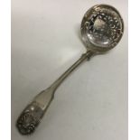 A heavy fiddle and thread pattern silver sifter sp