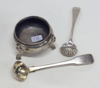 An Edwardian silver salt together with spoons. Var