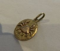 A 9 carat pendant in the form of a crab. Approx. 4