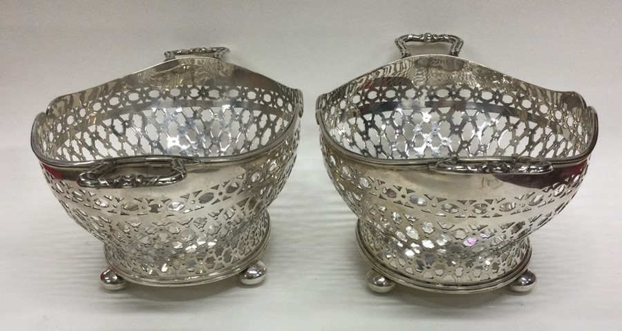 A fine pair of Edwardian silver dishes attractivel - Image 2 of 3