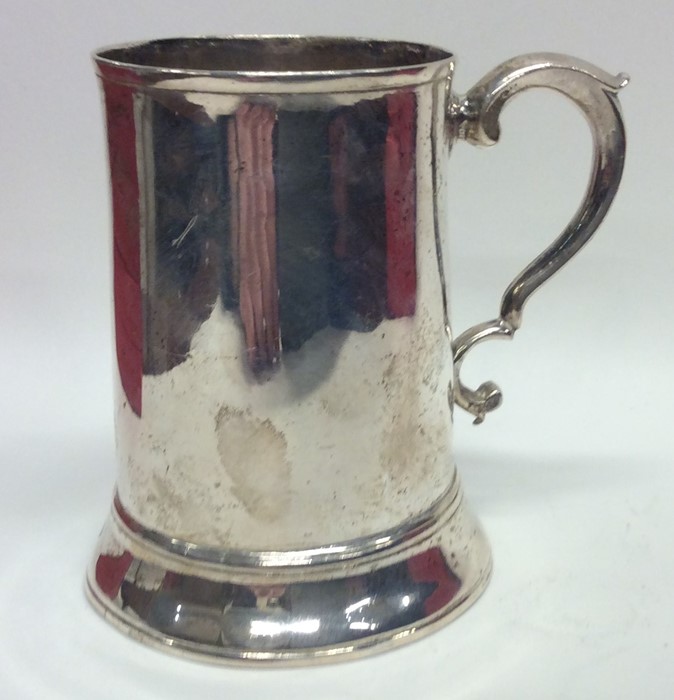 An early Georgian silver tapering mug on spreading - Image 3 of 3