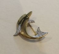 A 9 carat brooch in the form of a dolphin. Approx.