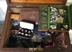 A box containing costume jewellery etc. Est. £20-