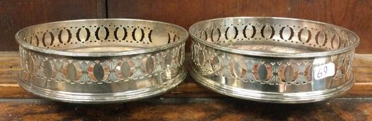 A pair of silver plated wine coasters. Est. £20 -