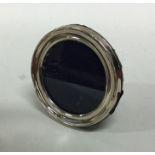 A small circular silver picture frame. Approx. 7 c
