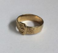 A heavy and wide 9 carat buckle ring. Approx. 4 gr