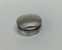 An Edwardian circular silver pill box with lift-of