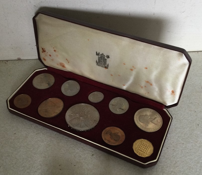 A cased 1953 coin set. Est. £20 - £30.