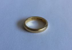 A 22 carat plain wedding band. Approx. 5 grams. Es