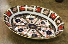 ROYAL CROWN DERBY: An oval serving dish with gilde